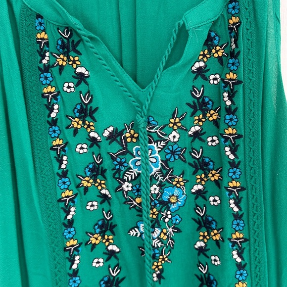 Women’s Embroidered Tank - Large - Picture 2 of 4